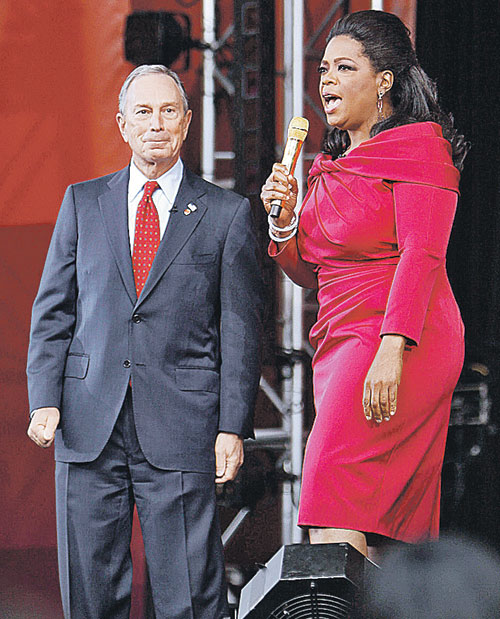 Мэр-миллиардер Майкл Блумберг, богатейшая телезвезда Опра Уинфри и другие заговорщики не сумели замаскироваться.