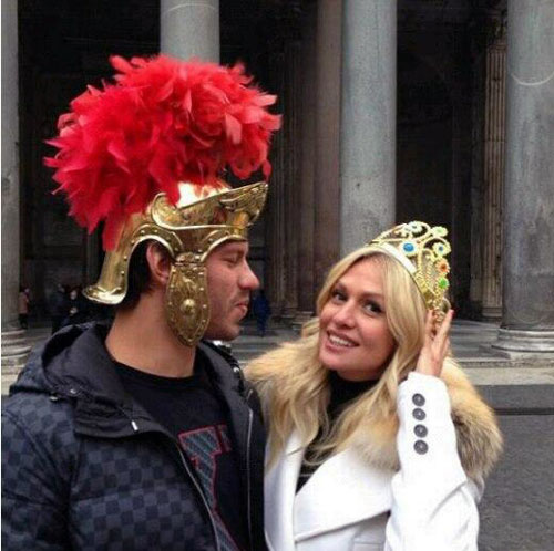 Виктория Лопырева самый романтичный праздник решила отметить вместе с мужем