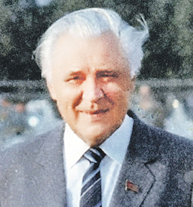 Первый секретарь ЦК компартии Украины Владимир Щербицкий в отличие от кремлевских старцев имел железное здоровье и был «эффективным менеджером». Первый секретарь ЦК компартии Украины Владимир Щербицкий в отличие от кремлевских старцев имел железное здоровье и был «эффективным менеджером».