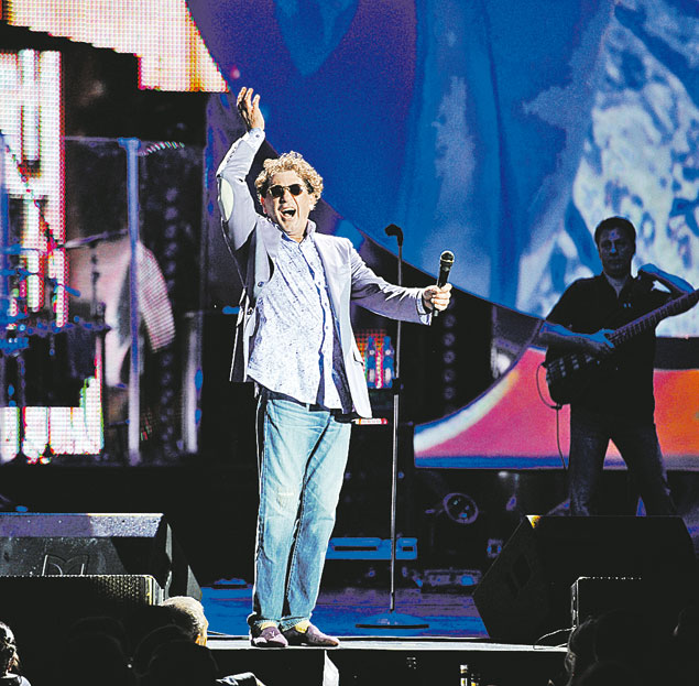 Из-за проблем со связками Лепс отменил большинство выступлений. Но публика билеты сдавать не спешит. Из-за проблем со связками Лепс отменил большинство выступлений. Но публика билеты сдавать не спешит.