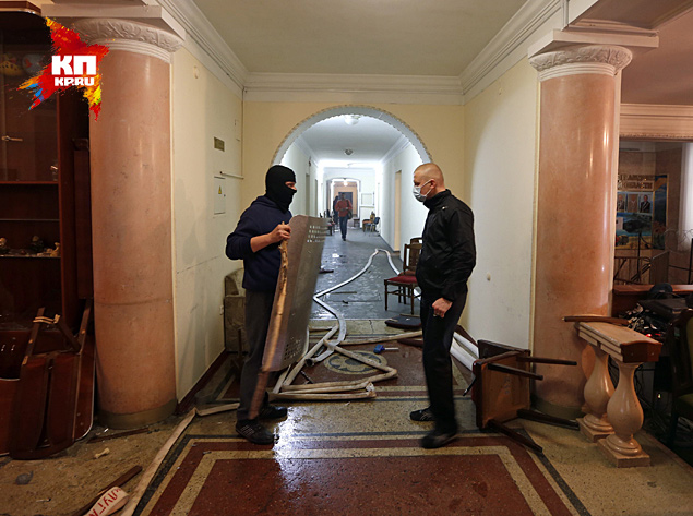 Захватив администрацию, протестующие решили занять и здание прокуратуры Захватив администрацию, протестующие решили занять и здание прокуратуры