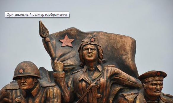 Так выглядит памятник десантникам в Керчи. Многие горожане уверены, что он уродует город. Фото: kerch.fm