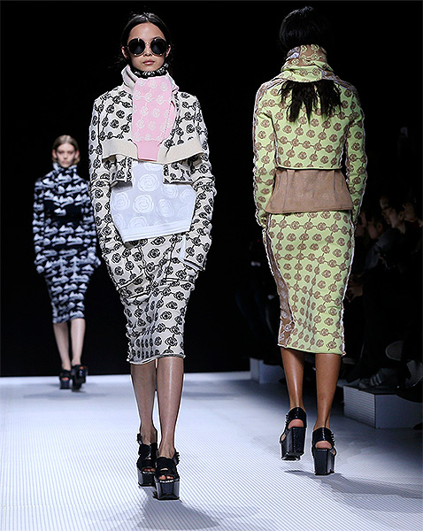 Показ коллекции на Неделе моды в Париже Показ коллекции на Неделе моды в Париже