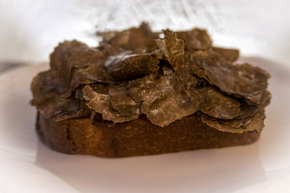 В Wine & Crab за трюфелем, в Lotus Room за идеальной уткой, в Black Hat за ароматами тропиков