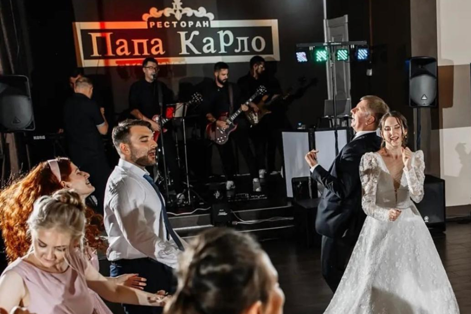 30 лучших караоке-клубов в Москве: цены, адреса недорогих баров с ...