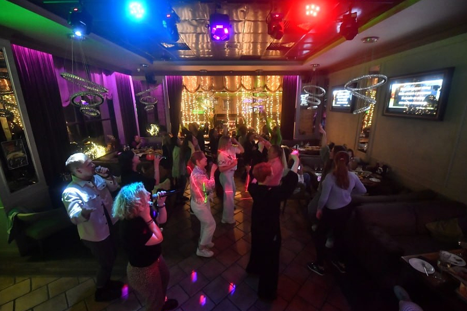 30 лучших караоке-клубов в Москве: цены, адреса недорогих баров с ...