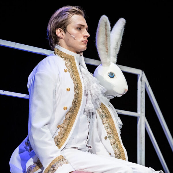 Спектакль «Кролик Эдвард» в РАМТе