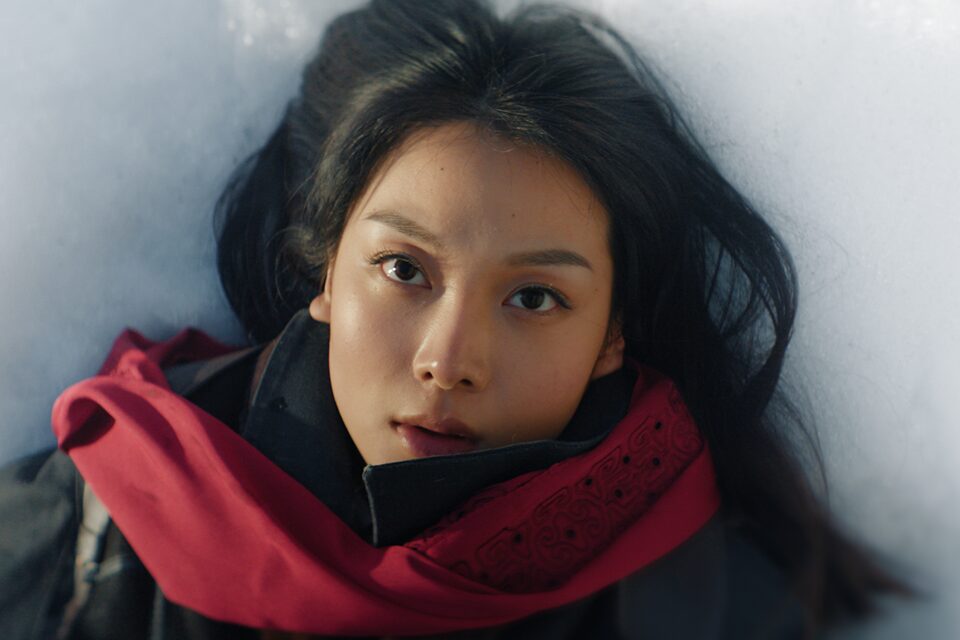 Фильм «Красный шелк» (2025): как царский секретный агент возвращается домой после падения империи