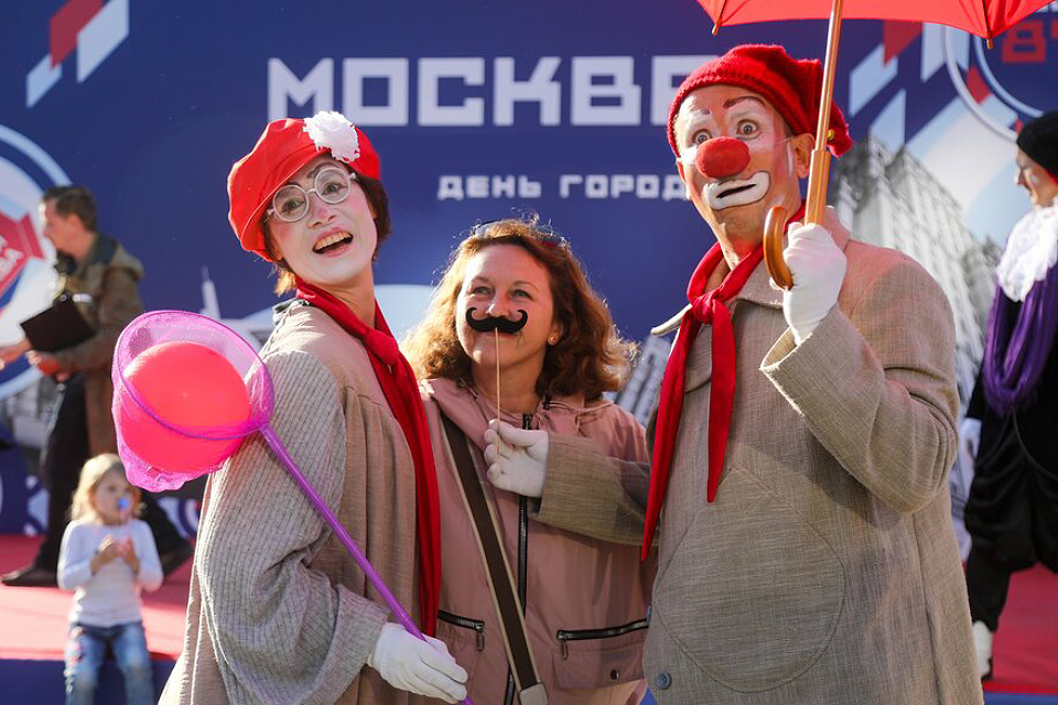 27 лучших идей, куда сходить на выходных в Москве 7 и 8 сентября 2024: смотрим психоделический триллер про Раскольникова, слушаем Ваню Дмитриенко и катаемся на самодельных машинках