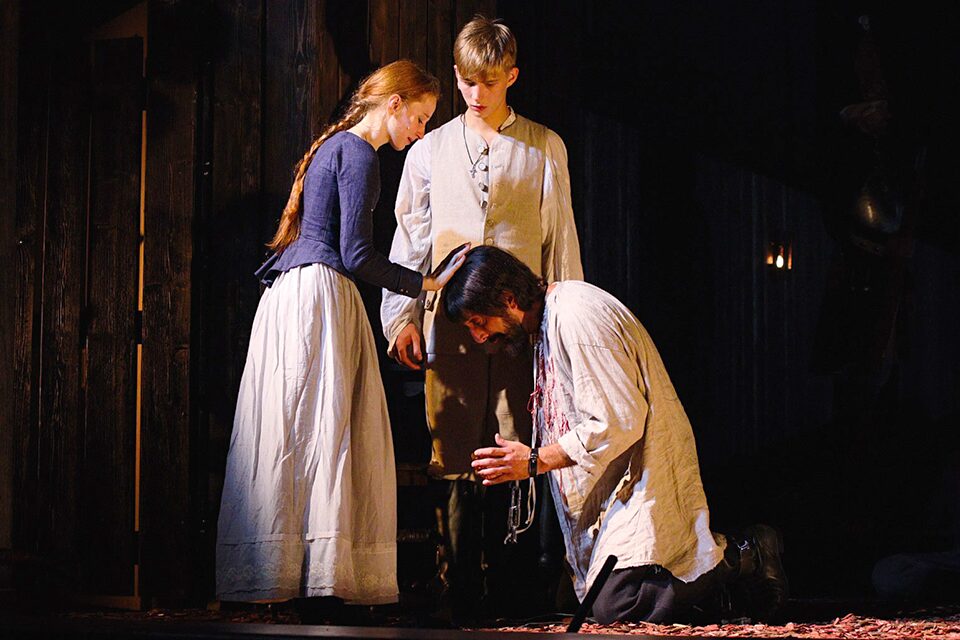 Рецензия на спектакль «Капитанская дочка» (2024) в Губернском театре: необычный взгляд на классическую историю