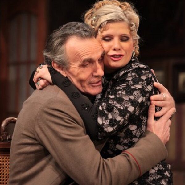 Спектакль «Семейный портрет»