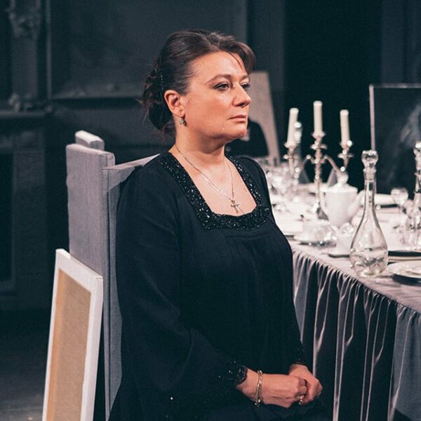 Спектакль «Привидения»