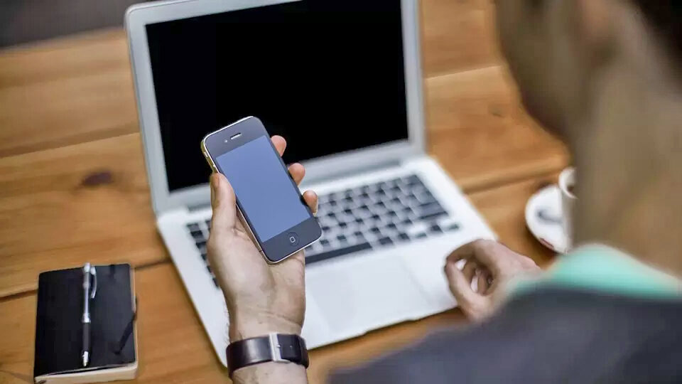 Что делать, если телефон не включается