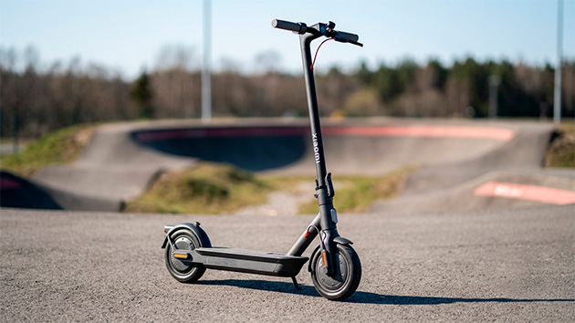 Xiaomi Electric Scooter 4 Pro (2nd Gen). Фото: Ян Ляпин / Нейросеть