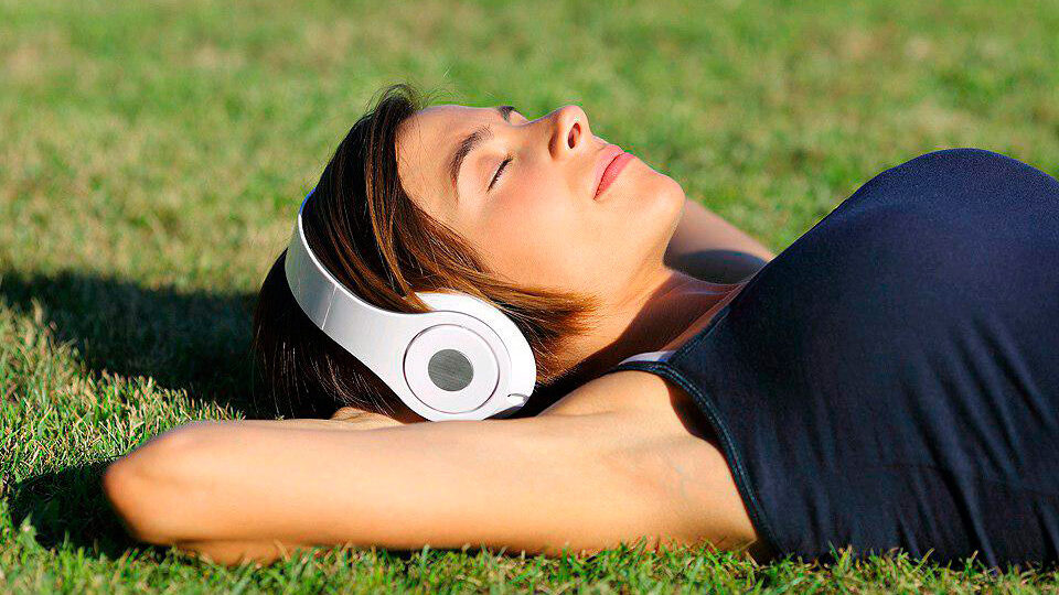 Как выбрать беспроводные наушники для телефона и не только