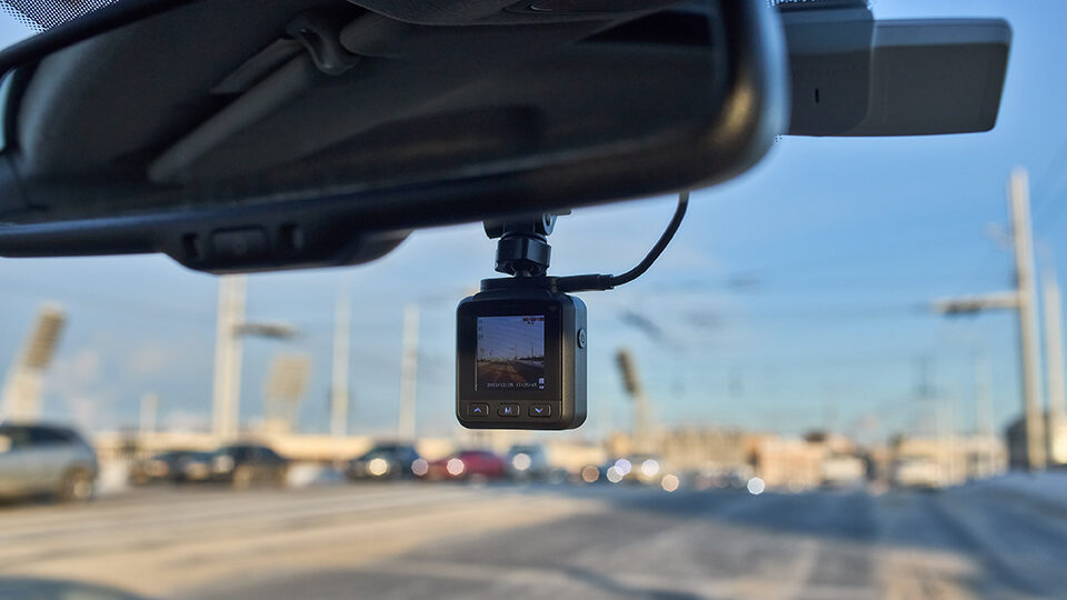 Лучшие видеорегистраторы с GPS-модулем в 2025 году