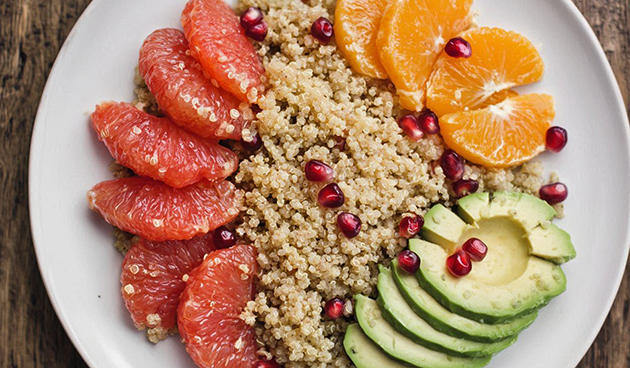 Салат из киноа с цитрусами
