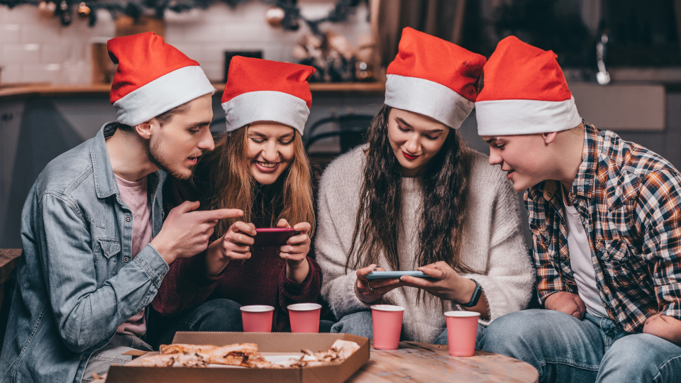 25+ лучших СМС-поздравлений на Новый год в 2026 году