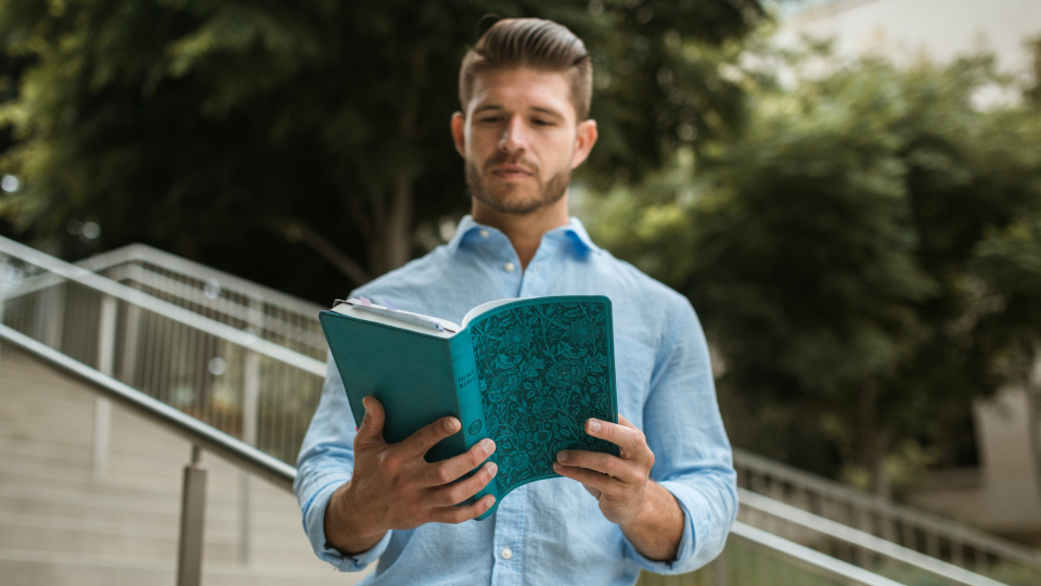 «По-прежнему» или «по прежнему»: как правильно пишется через дефис или ...