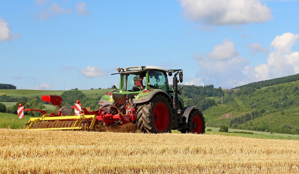 Зарплата тракториста в России в 2022 году: средние значения по регионам ...