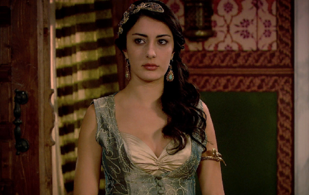 Три причины, по которым первый хальвет султана Сулеймана достался рабыне Айше, а не Махидевран