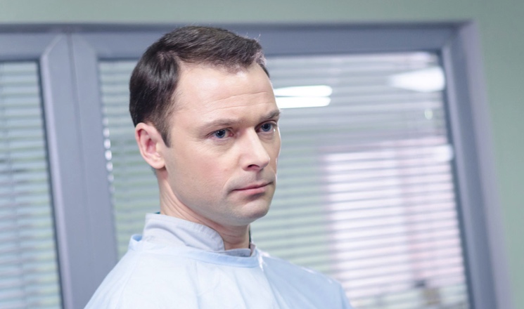 Звезда сериала «Женский доктор» Илья Носков лично принимал роды у своей жены в бассейне