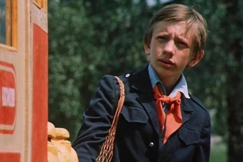 Сгорел заживо, на себя не похож на надгробии: как выглядит могила Алеши Фомкина — Коли Герасимова из «Гостьи из будущего»