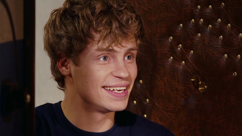 Скандальная звезда «Кадетства» Александр Головин показал красавицу-возлюбленную