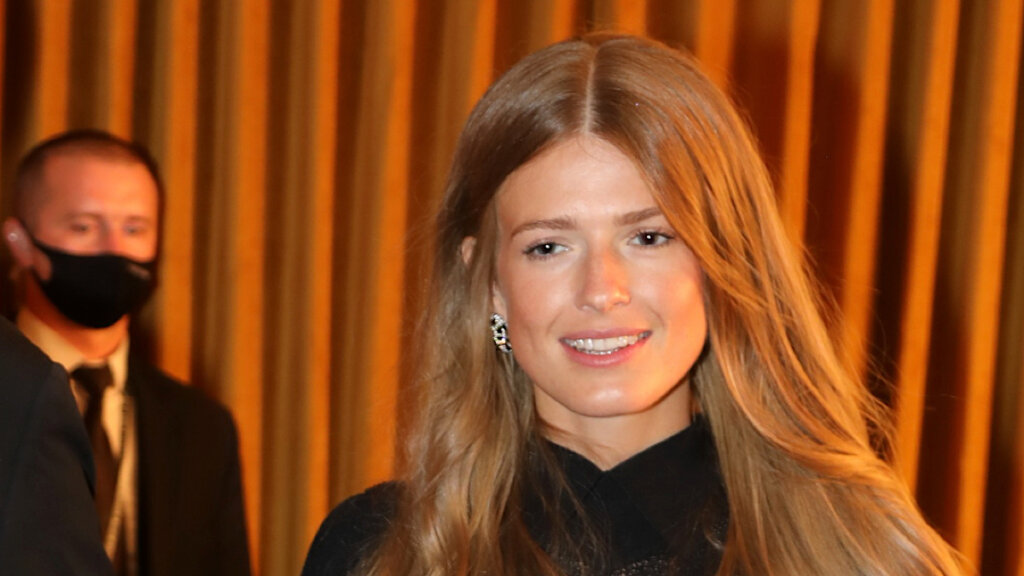 Молодая жена Константина Эрнста заняла место сбежавшей из России Ренаты Литвиновой