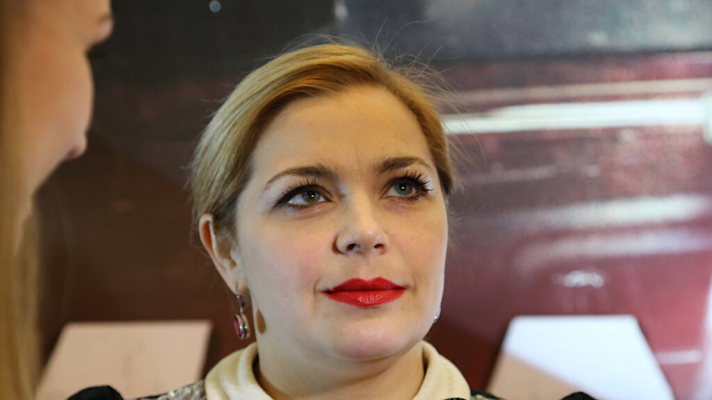 Ирина Пегова показала себя в роддоме с младенцем на руках