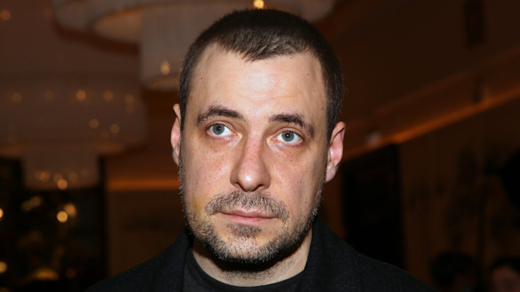 Отец актера Евгения Цыганова умер в доме престарелых