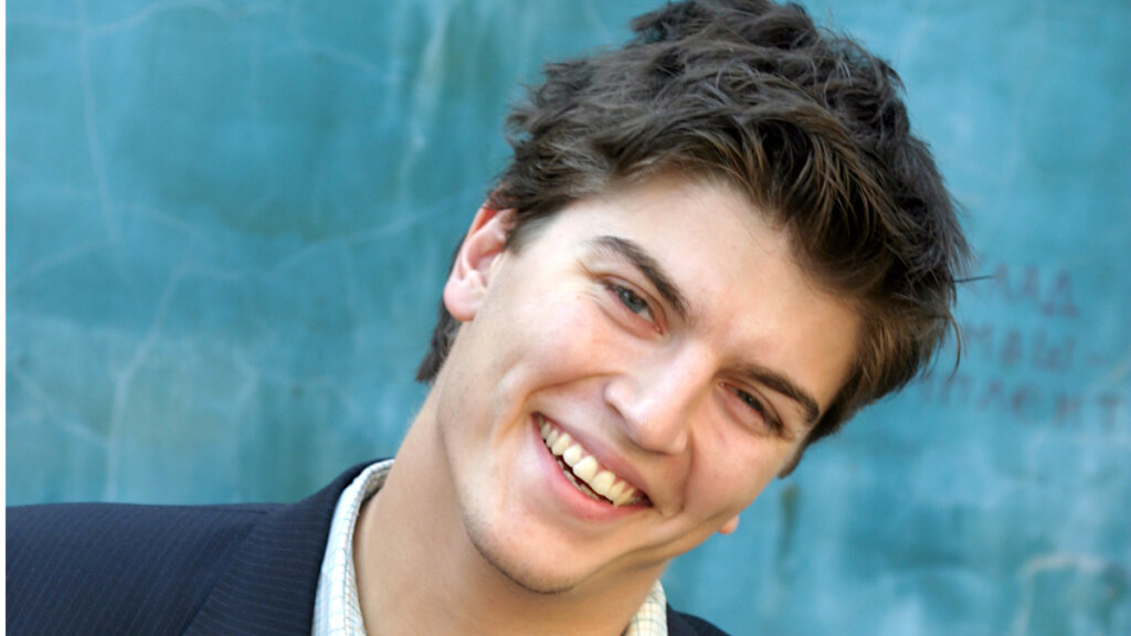 Куда пропал красавец из знаменитой актерской семьи Анатолий Смиранин