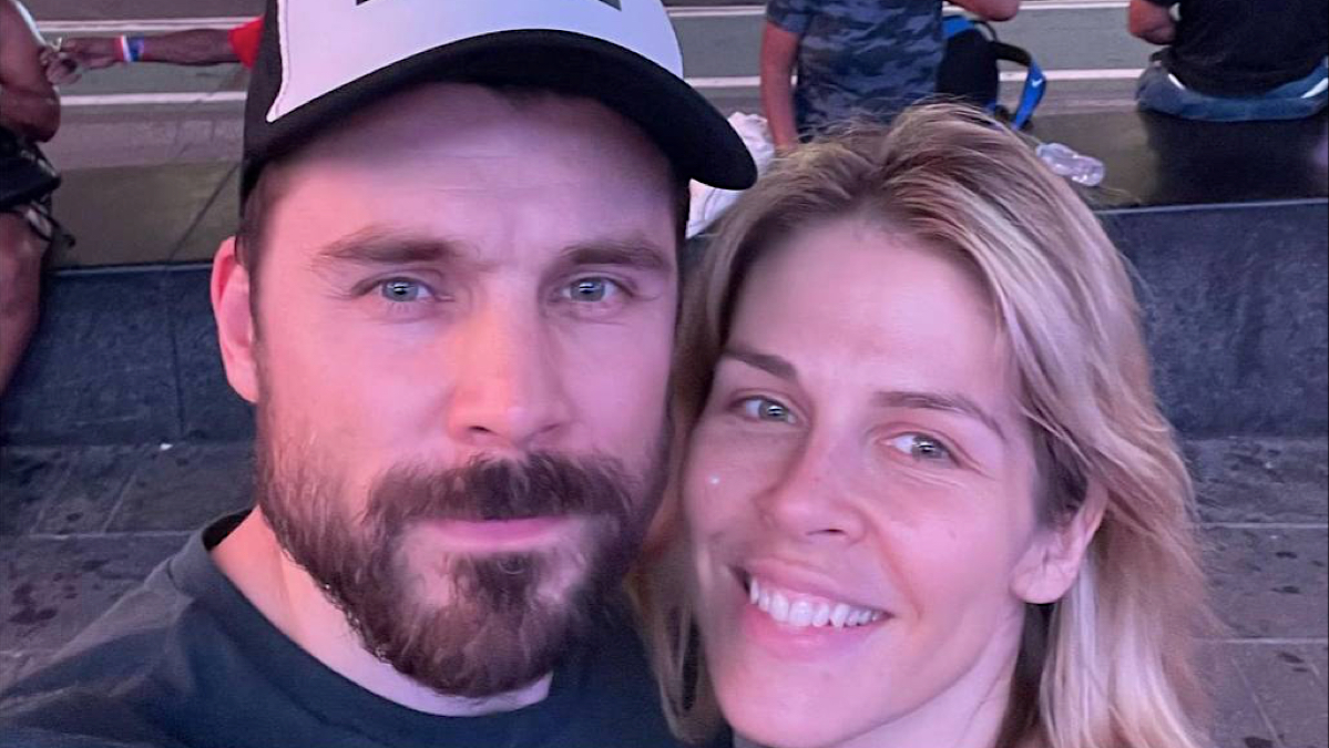 Керемет балақай шұлықтарды сорып, трахает