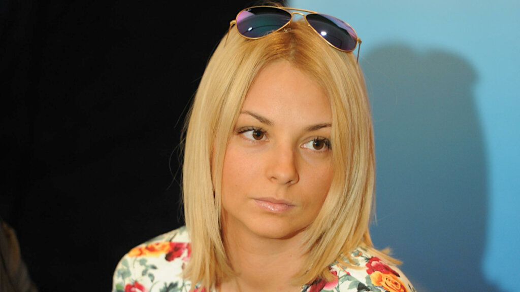 Прославилась ролью Светы Букиной в сериале «Счастливы вместе», родила троих детей: как живет актриса Дарья Сагалова