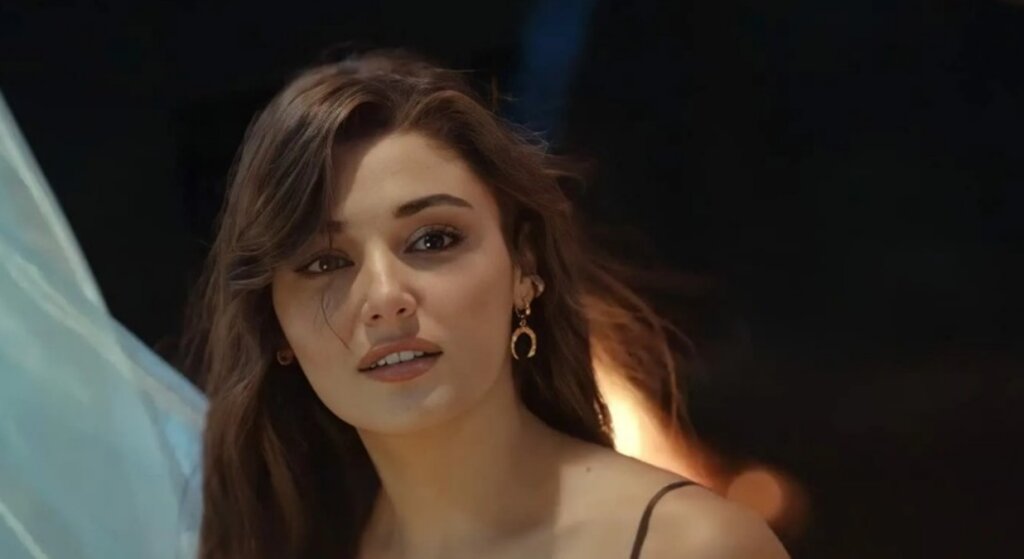 По-прежнему вместе: Ханде Эрчел вместе с возлюбленным миллионером вышла в свет