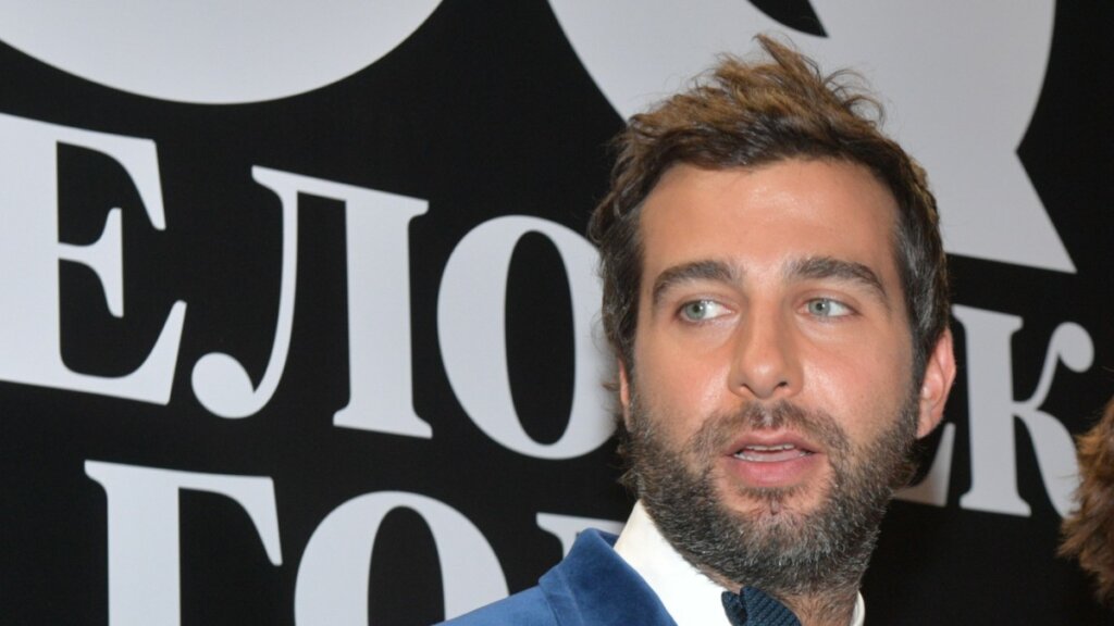 Иван Ургант покинул Россию после изгнания с концерта памяти Окуджавы