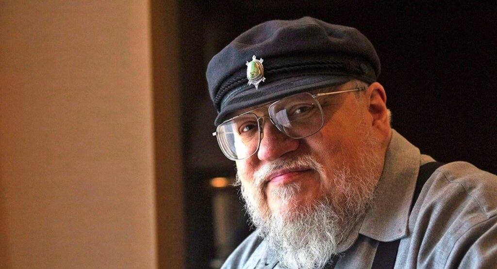 Писатель Джордж Мартин обвинил сценаристов в порче книг и плохих адаптациях