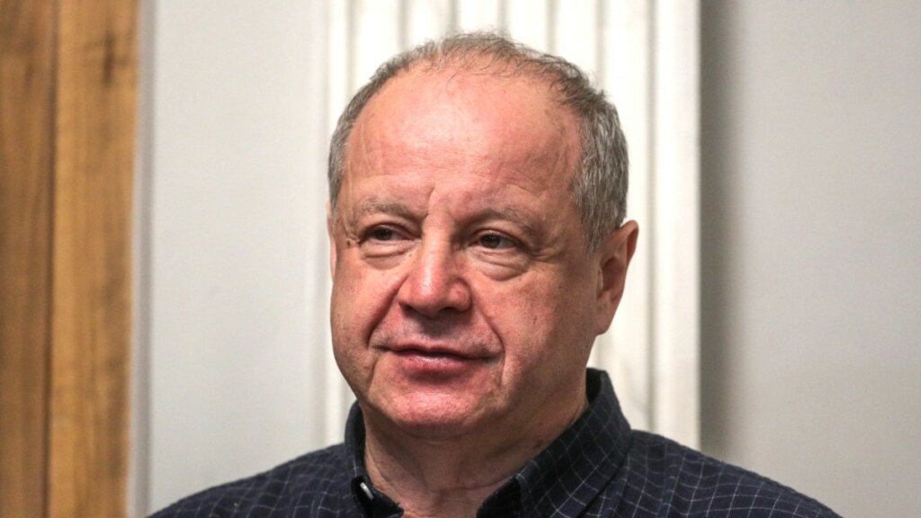 Режиссер Дмитрий Астрахан похудел на 30 кг и переехал во Францию