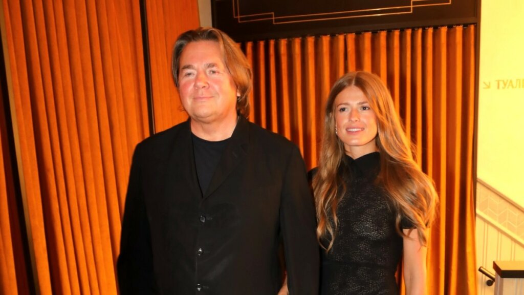 Молодая жена Константина Эрнста показала подросших детей: крошка сын и две принцессы