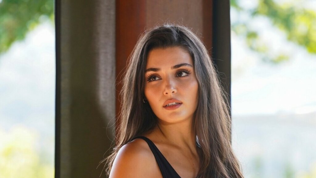 Красивая Ханде Эрчел: бросила Керема Бюрсина и нашла счастье рядом с миллиардером