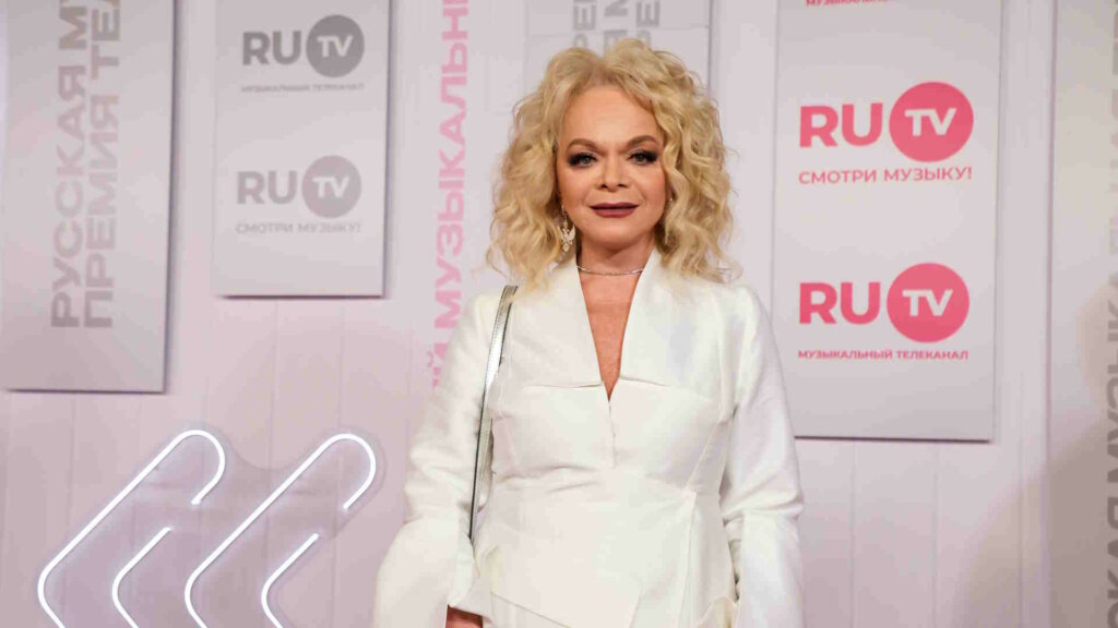 Обманутая Лариса Долина получила в подарок от мецената здание в центре Москвы