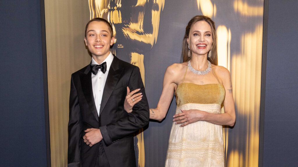 Сын разведенной Анджелины Джоли поразил внешним видом