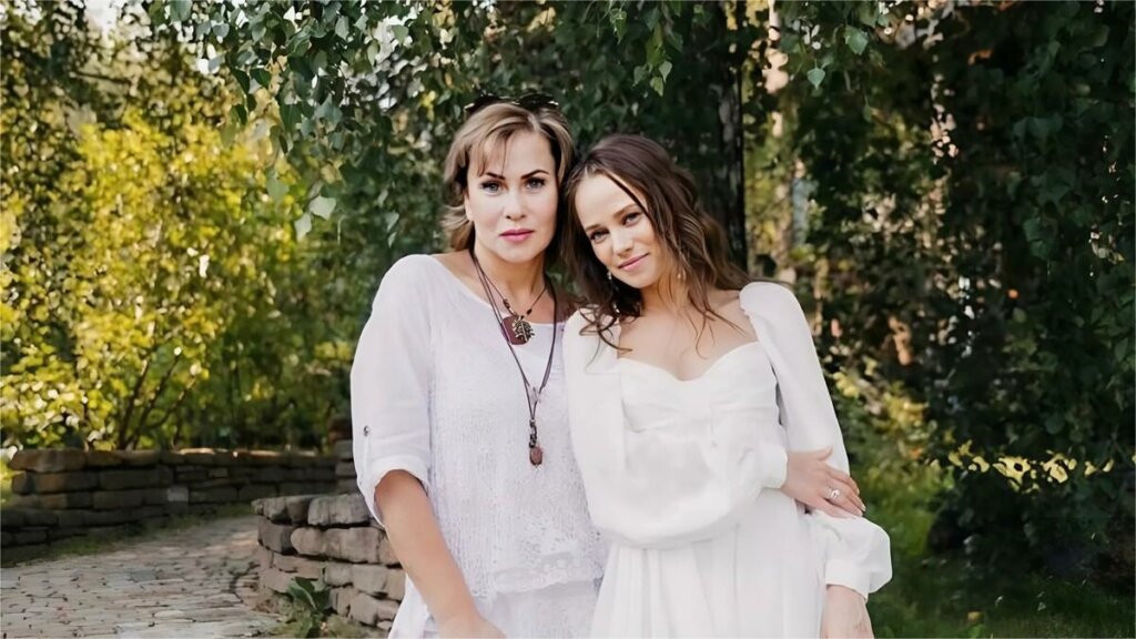 «Сколько всего произошло!» Момент знакомства Екатерины Ковальчук и мамы Гарика Харламова