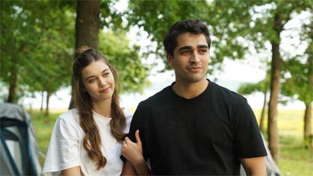 Афра Сарачоглу покупает дом и готовится к свадьбе с Мертом Рамазаном Демиром: слух дня