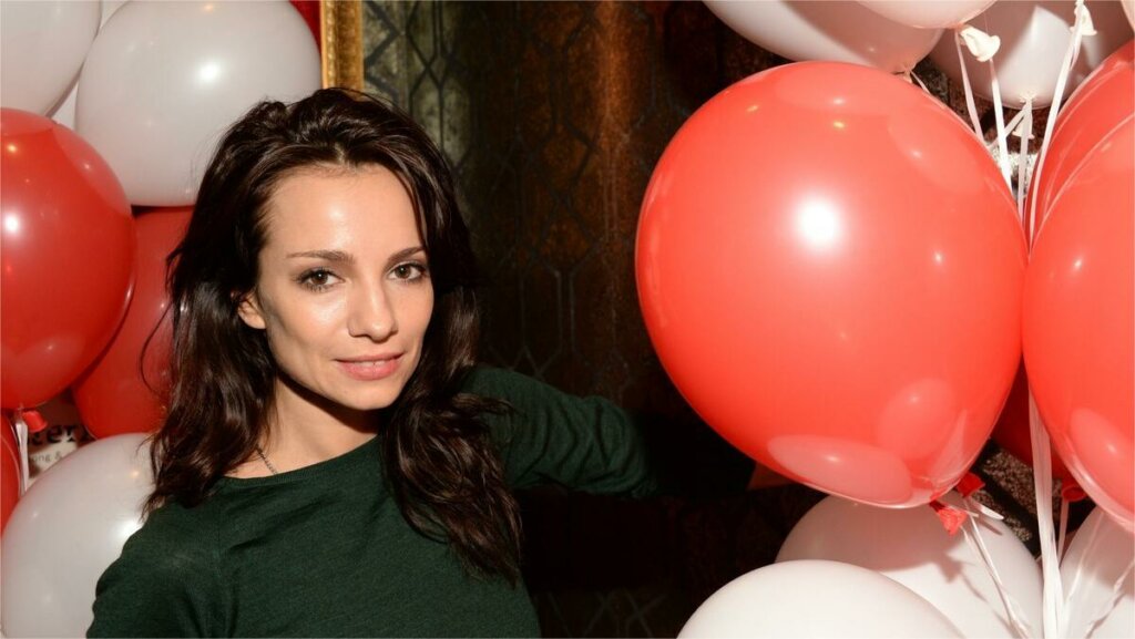 Незамужняя Светлана Светикова дала дочери свою фамилию