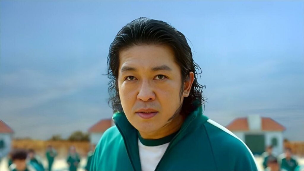 Звезда «Игры в кальмара» спел песню «Журавли» на русском языке