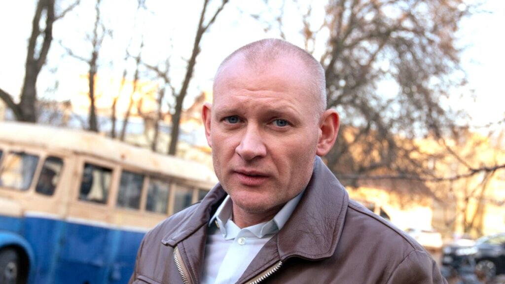 Счастлив в браке 15 лет, мечтал быть летчиком: зигзаги судьбы актера Андрея Фролова