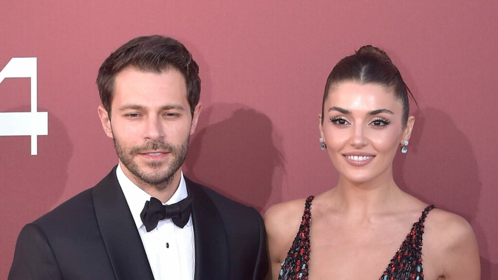 «Сама виновата»: В Сети бурно обсуждают расставание Ханде Эрчел и Хакана Сабанджи