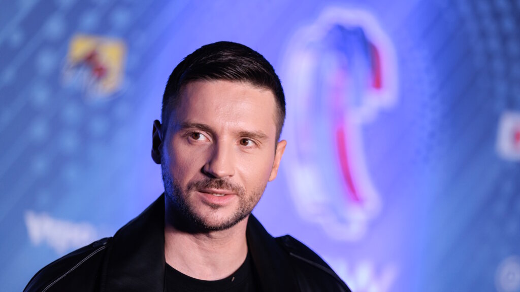 «Дайте просто пожить вместе»: Сергей Лазарев заговорил о свадьбе