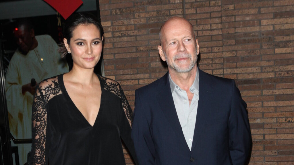 Жена Брюса Уиллиса рассказала о первых симптомах болезни мужа: «Я не могла представить, что это признак деменции»